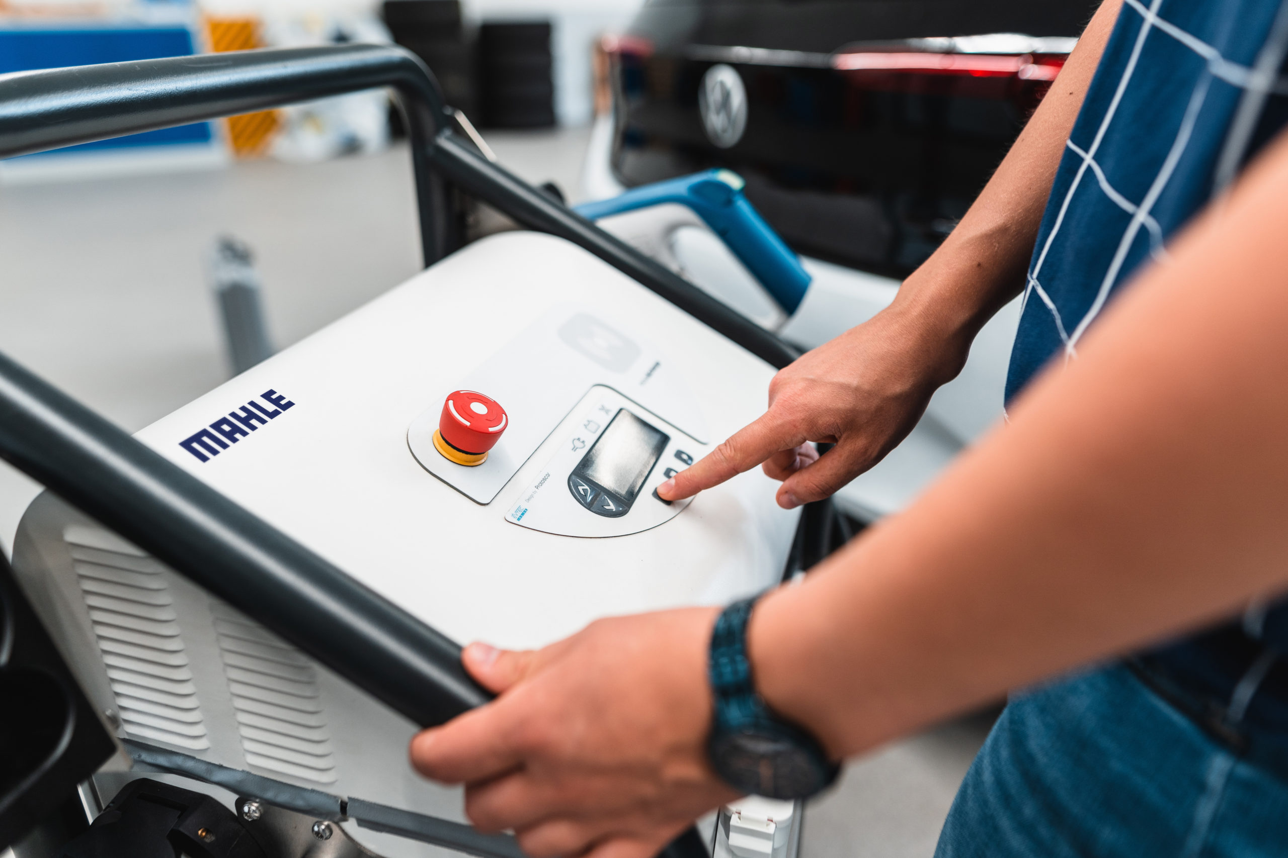 MAHLE presents a complete electric vehicle solution for independent workshops at Automechanika